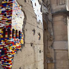 Galería #51 - El Arte de Reparar, de Jan Vormann, Utilizando Piezas de Lego